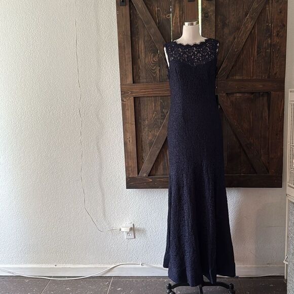 Adrianna Papell Elegant Sleeveless Lace Trumpet Navy Gown - Picture 4 of 17